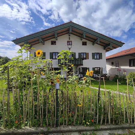 Kuenstlerhaus Weissgerberguetl Apartment Marquartstein