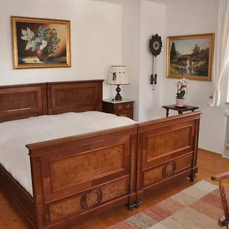 Apartment Kuenstlerhaus Weissgerberguetl